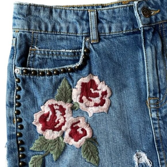 FREE PEOPLE Wild Rose Embroidered Distressed Mini Denim Jean Skirt - Size 25 - Picture 4 of 7